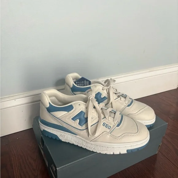 New Balance Women’s 550 Basketball Sneaker Shoes - Size 8.5 - Picture 2 of 9
